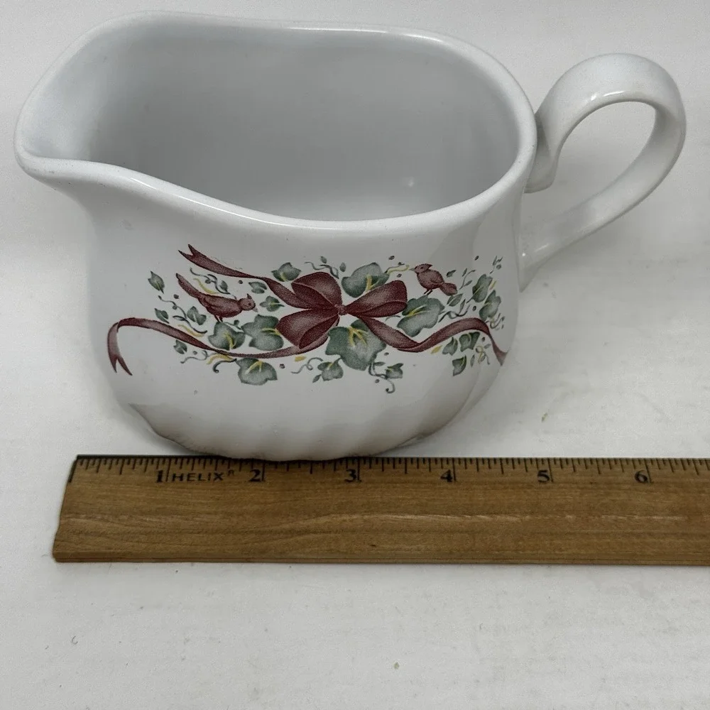 Corelle Holiday‎ CALLAWAY IVY Gravy Boat Red Bird Christmas Handle